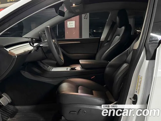 Tesla Model Y — Фото автомобиля 11