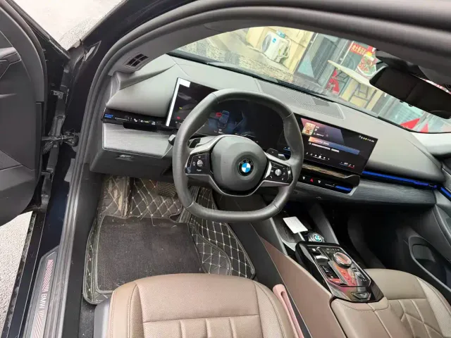 BMW 5 Series — Фото автомобиля 4