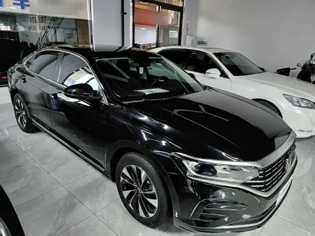 Volkswagen Passat — Фото автомобиля 3