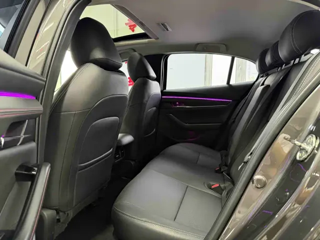 Mazda Axela — Фото автомобиля 5