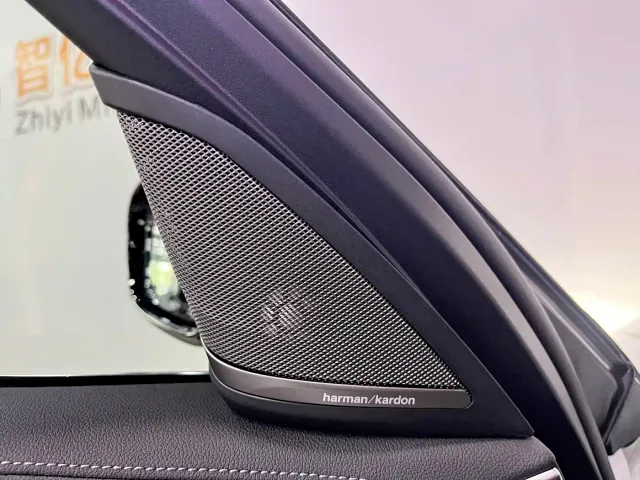 BMW 5 Series — Фото автомобиля 10