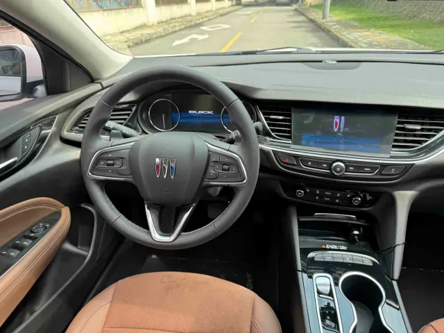 Buick Regal — Фото автомобиля 10