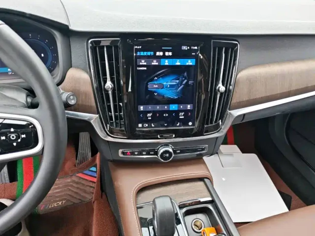 Volvo V90 — Фото автомобиля 17