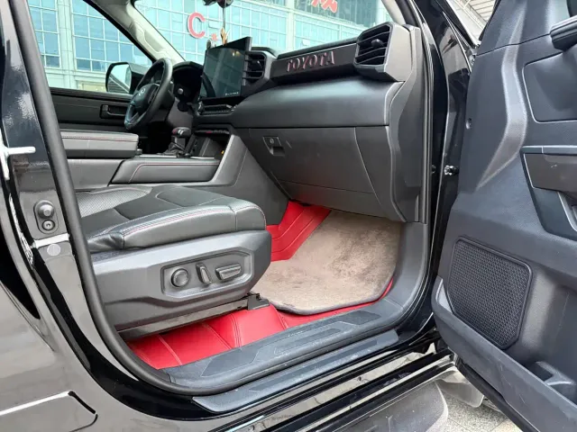 Toyota Sequoia — Фото автомобиля 7