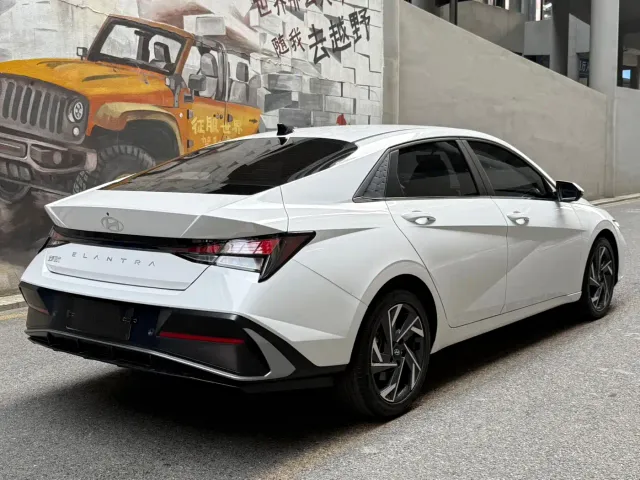 Hyundai Elantra — Фото автомобиля 4