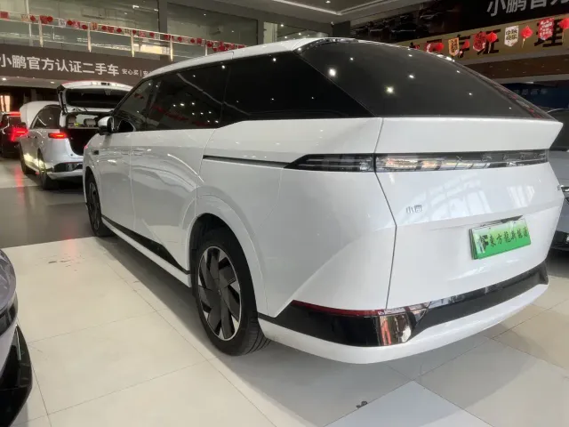 Xpeng X9 — Фото автомобиля 6