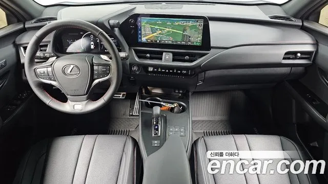 Lexus UX UX300h — Фото автомобиля 10