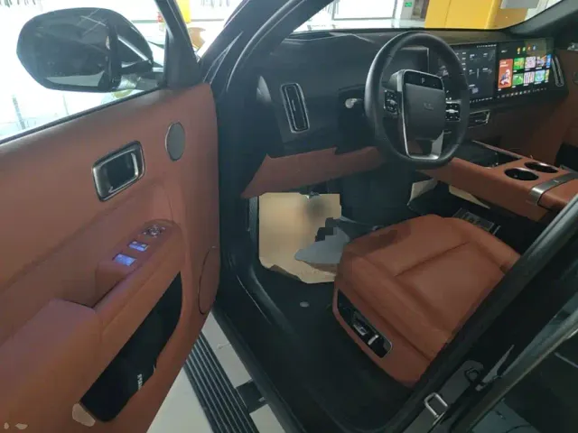 Li Auto L9 — Фото автомобиля 15