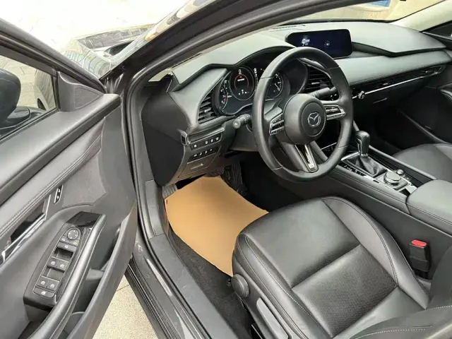 Mazda Axela — Фото автомобиля 15