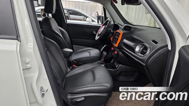 Jeep Renegade — Фото автомобиля 26