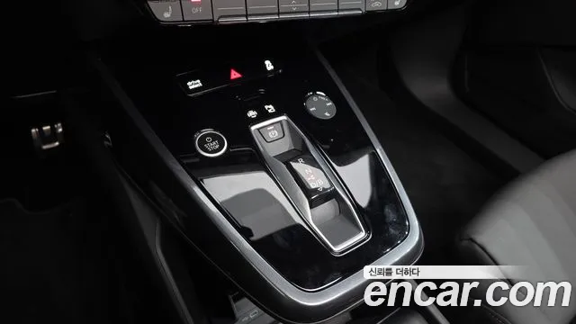 Audi Q4 e-tron F4 — Фото автомобиля 9