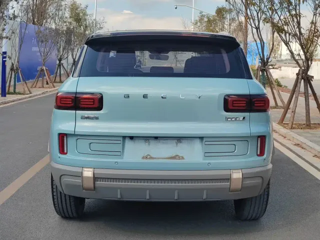 Geely ICON — Фото автомобиля 12