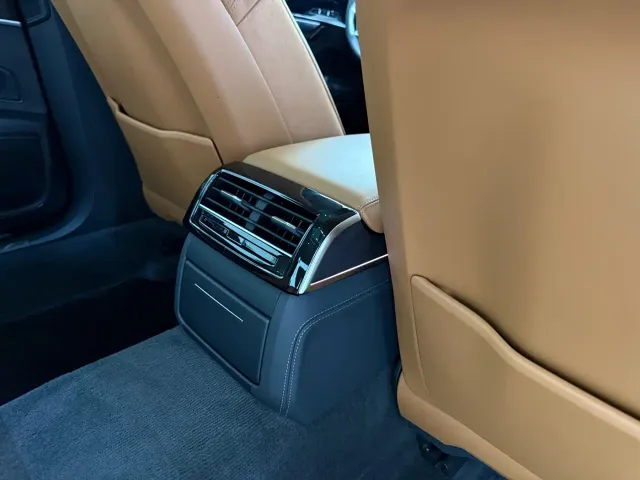 Audi A8 — Фото автомобиля 11