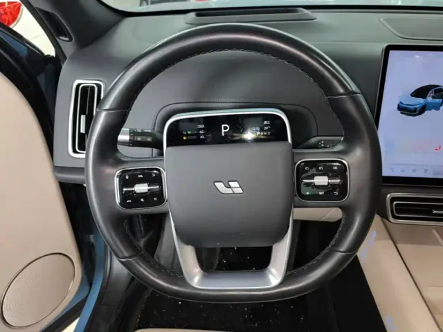 Li Auto L7 — Фото автомобиля 10