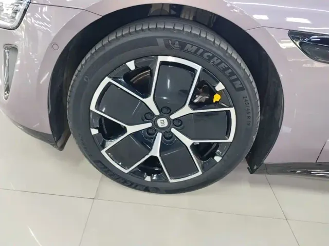 Xiaomi SU7 — Фото автомобиля 22