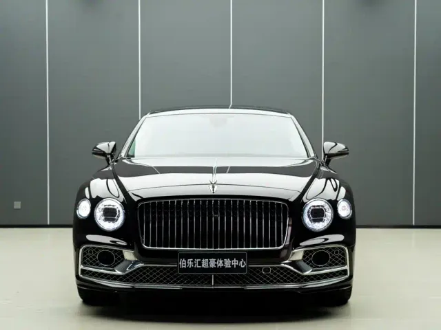 Bentley Flying Spur — Фото автомобиля 4