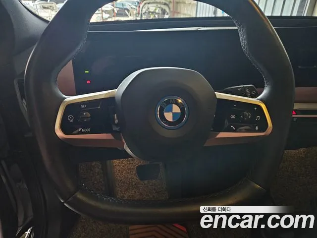 BMW iX — Фото автомобиля 7
