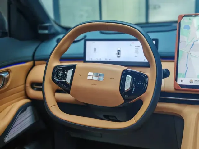 Geely Galaxy Starship 7 EM-i — Фото автомобиля 11