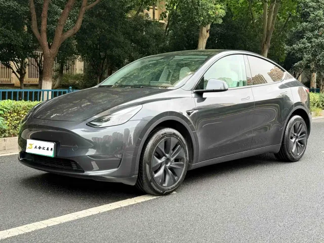 Фотография автомобиля — Tesla Model Y