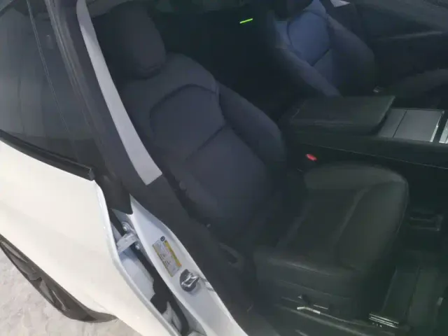 Tesla Model Y — Фото автомобиля 24