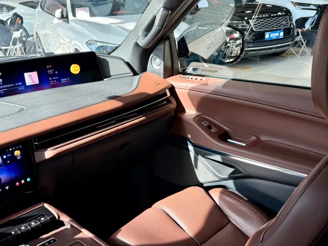 Lincoln Navigator — Фото автомобиля 15
