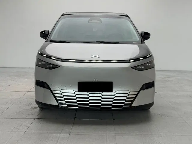 Xpeng X9 — Фото автомобиля 2