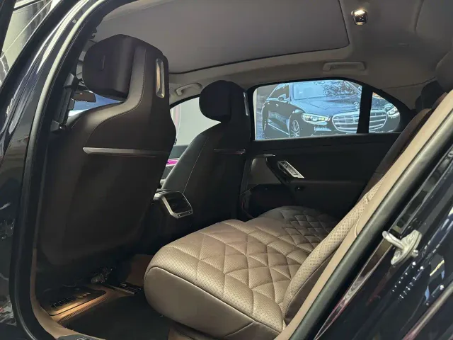 BMW 7 Series — Фото автомобиля 6