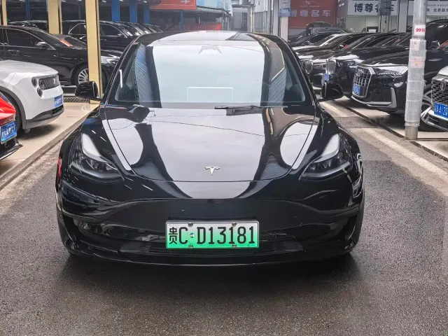 Tesla Model 3 — Фото автомобиля 2