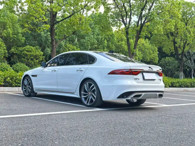 Jaguar XFL — Фото автомобиля 7