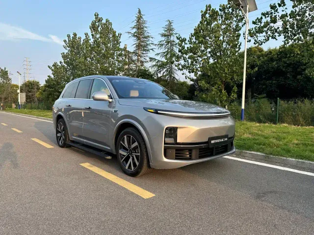 Li Auto L8 — Фото автомобиля 3