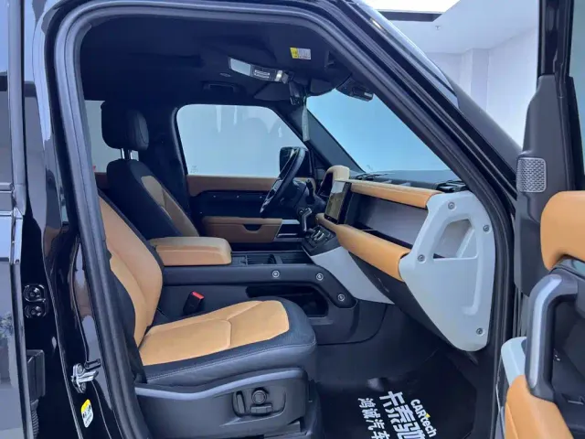 Land Rover Defender — Фото автомобиля 17