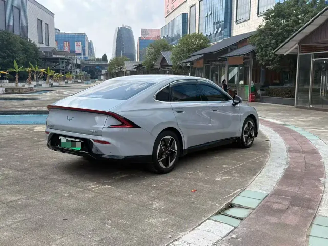 Wuling Starlight — Фото автомобиля 4