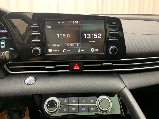 Hyundai Elantra — Фото автомобиля 12