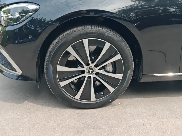 Mercedes-Benz E-Class — Фото автомобиля 9