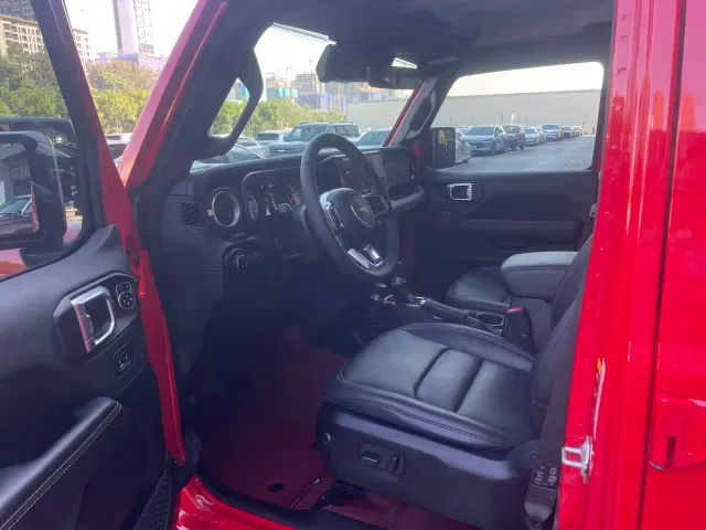 Jeep Wrangler — Фото автомобиля 6
