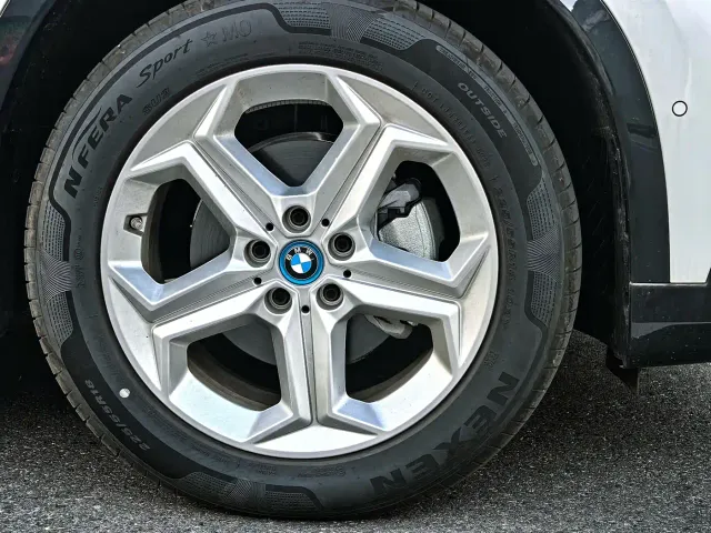 BMW iX1 — Фото автомобиля 20