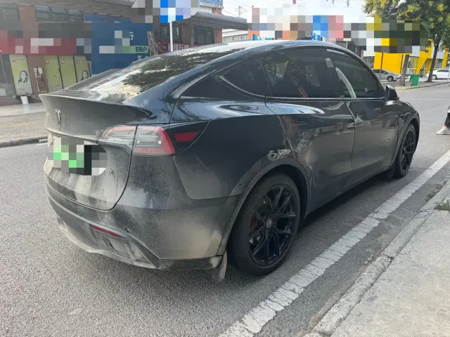 Tesla Model Y — Фото автомобиля 9