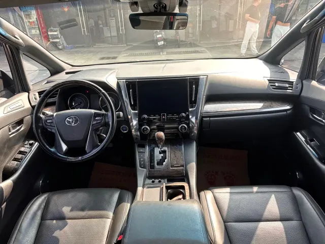 Toyota Alphard — Фото автомобиля 6