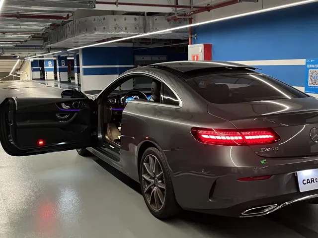 Mercedes-Benz E-Class — Фото автомобиля 27