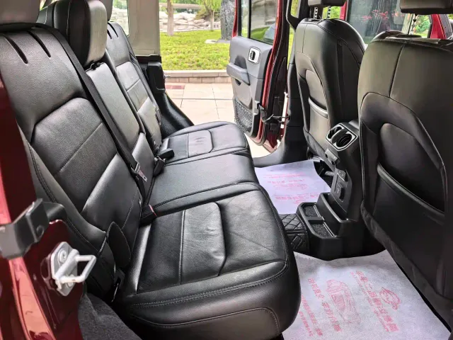 Jeep Wrangler — Фото автомобиля 25