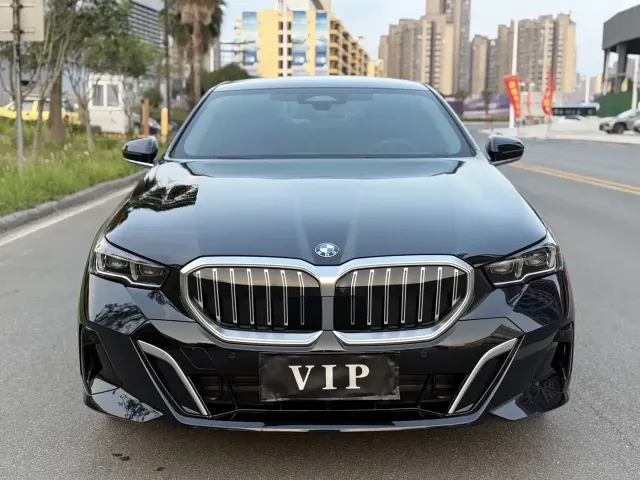 BMW 5 Series — Фото автомобиля 2