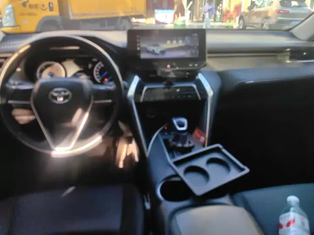 Toyota Venza 2023 2.5L Smart Hybrid FWD Luxury — Фото автомобиля 12