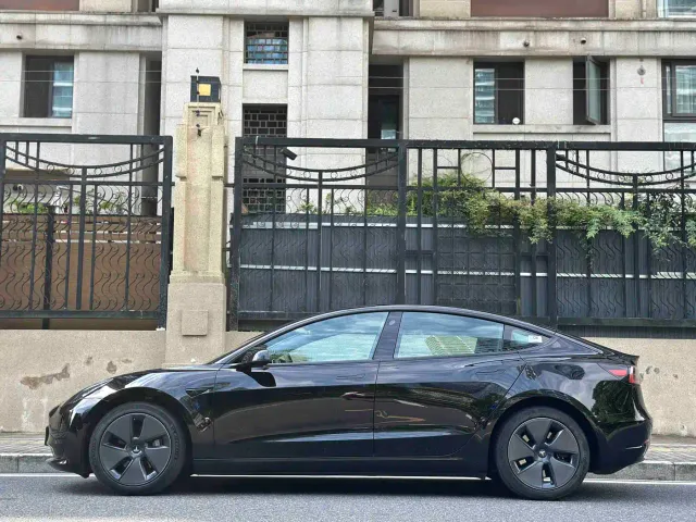 Tesla Model 3 — Фото автомобиля 7