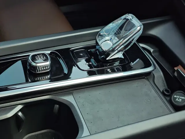 Volvo XC60 — Фото автомобиля 18