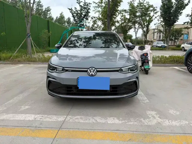 Volkswagen Golf — Фото автомобиля 2