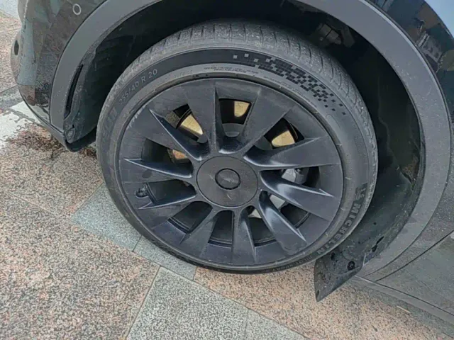 Tesla Model Y — Фото автомобиля 22