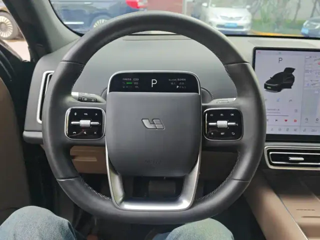 Li Auto L7 — Фото автомобиля 14