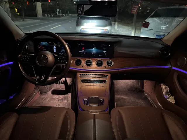 Mercedes-Benz E-Class — Фото автомобиля 4