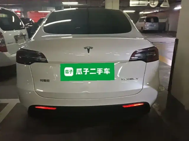 Tesla Model Y — Фото автомобиля 5