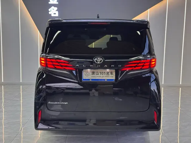 Toyota Alphard — Фото автомобиля 9
